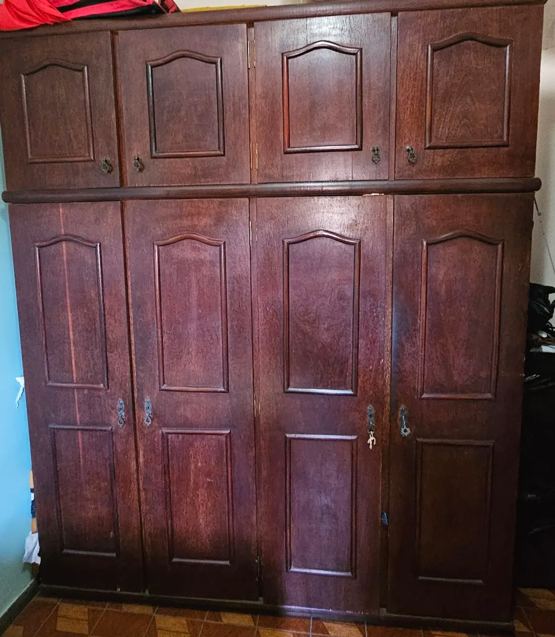 Guarda-Roupa de Madeira Maciça