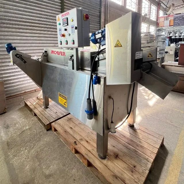 Modelo FCE - Fritador Continuo Elétrico de Empanados Incalfer