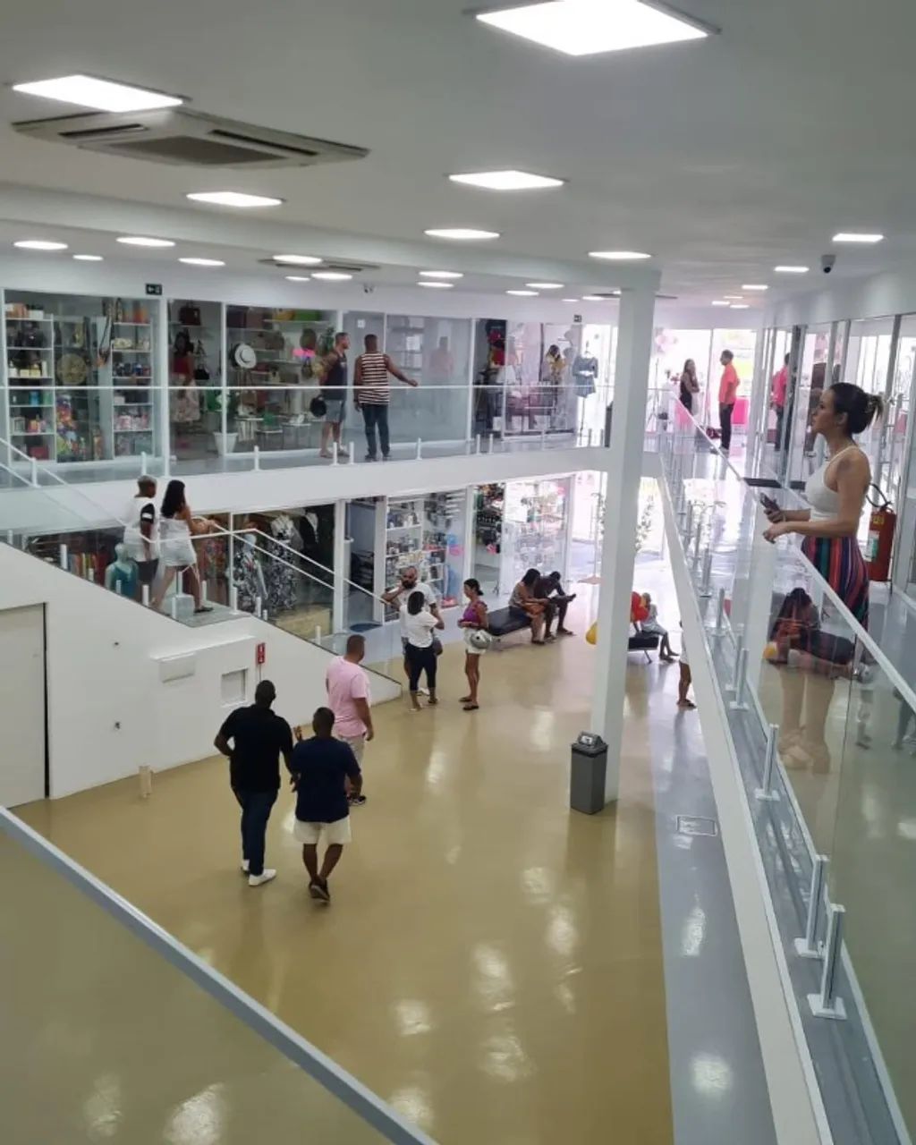 LOJAS E SALAS CENTRO DE MESQUITA GALERIA VECCHI