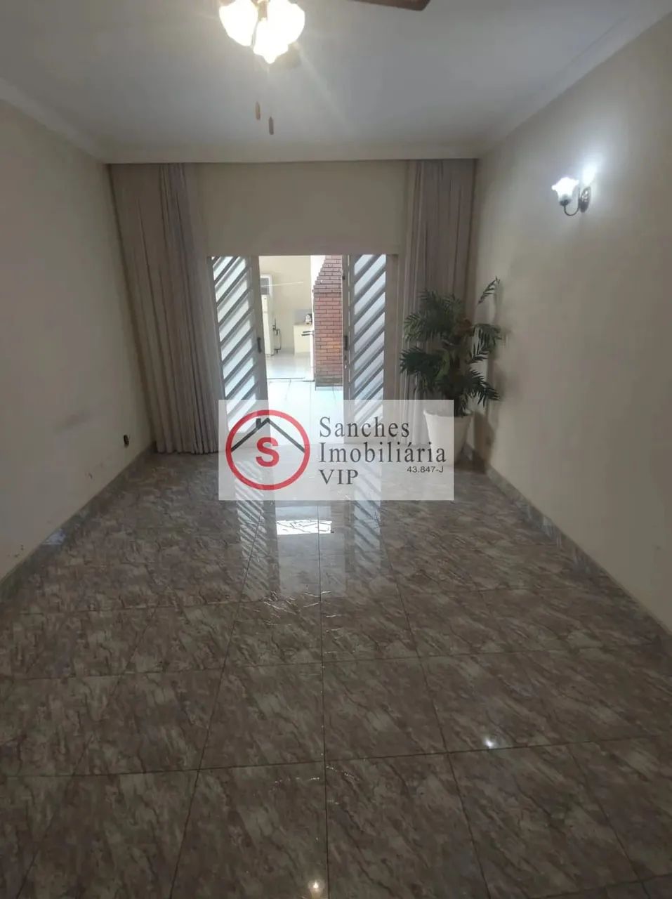 CASA TÉRREA PARA ALUGAR PRÓXIMO AO METRÔ VILA PRUDENTE. QUINTAL COM CHURRASQUEIRA E 2 VAGA