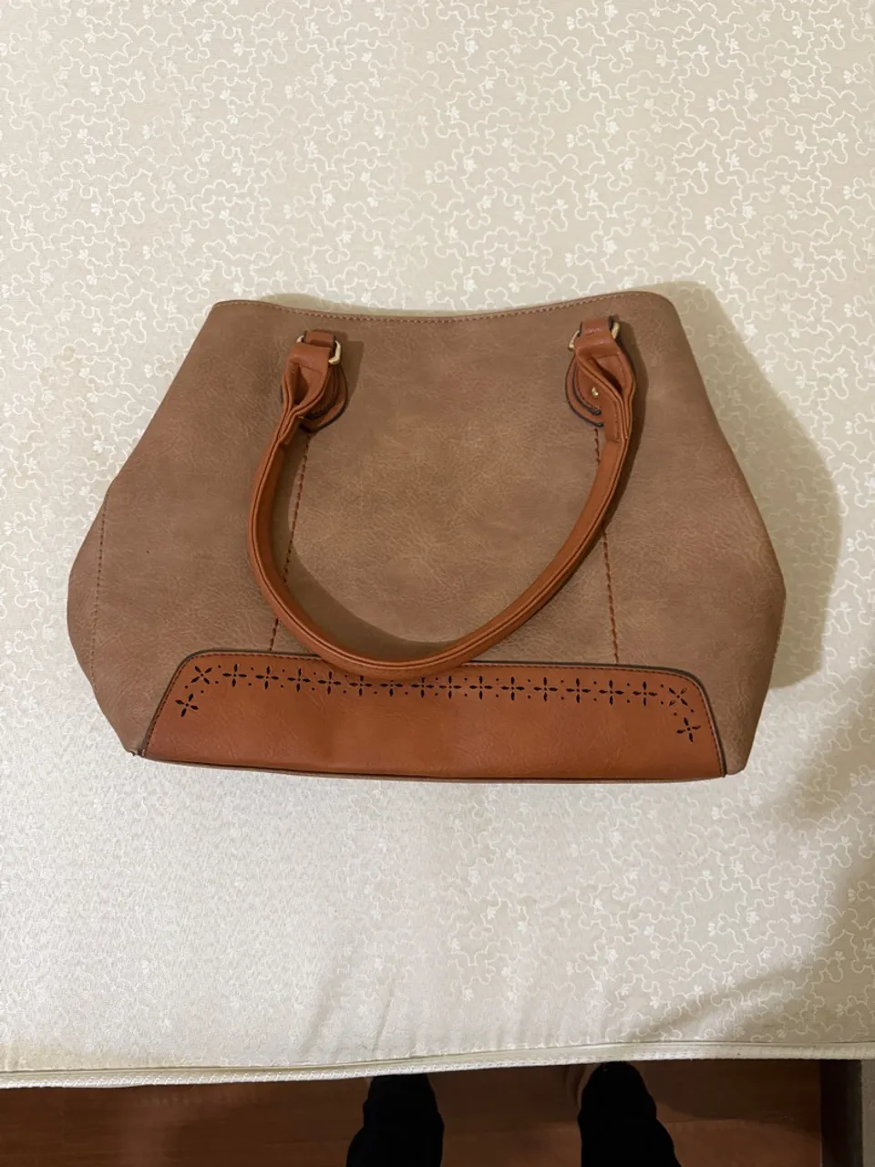 Bolsa de Ombro Marrom com Detalhes