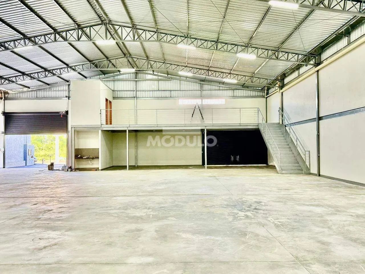 Galpão de esquina. Imóvel Comercial na Zona Sul, 1.100 mts - Foto 2
