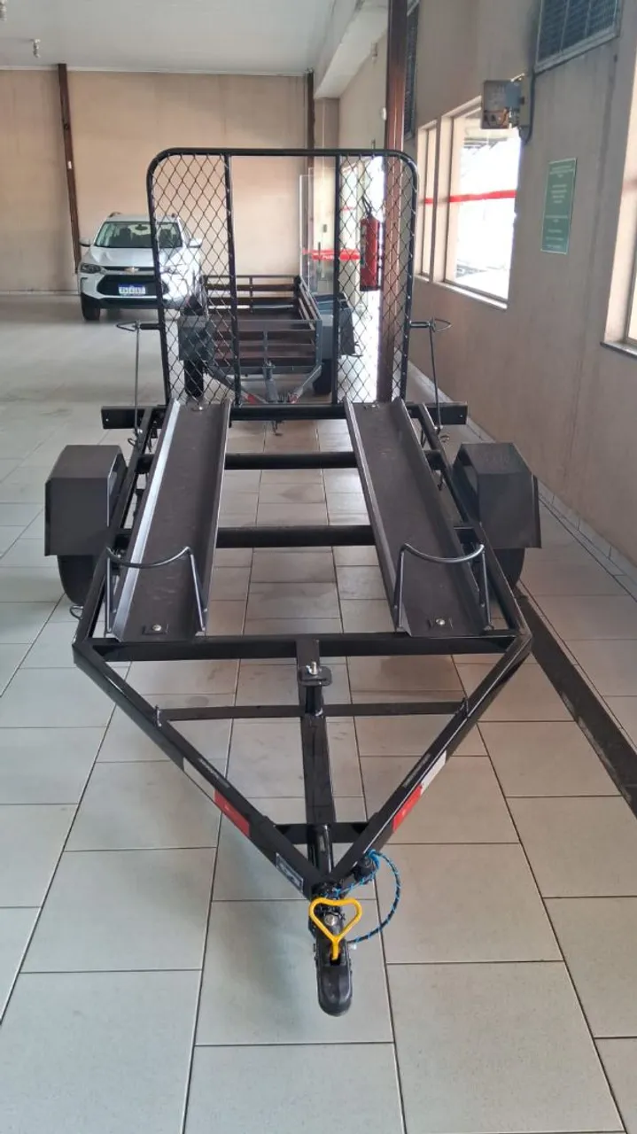 Carreta para transporte de Jet Ski e barcos