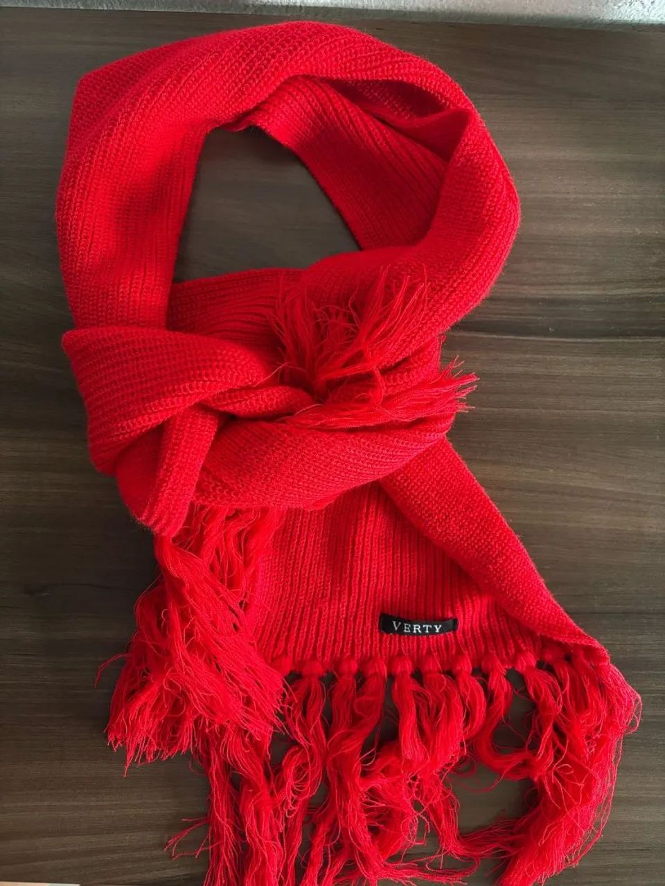 Cachecol vermelho com franjas - Foto 3