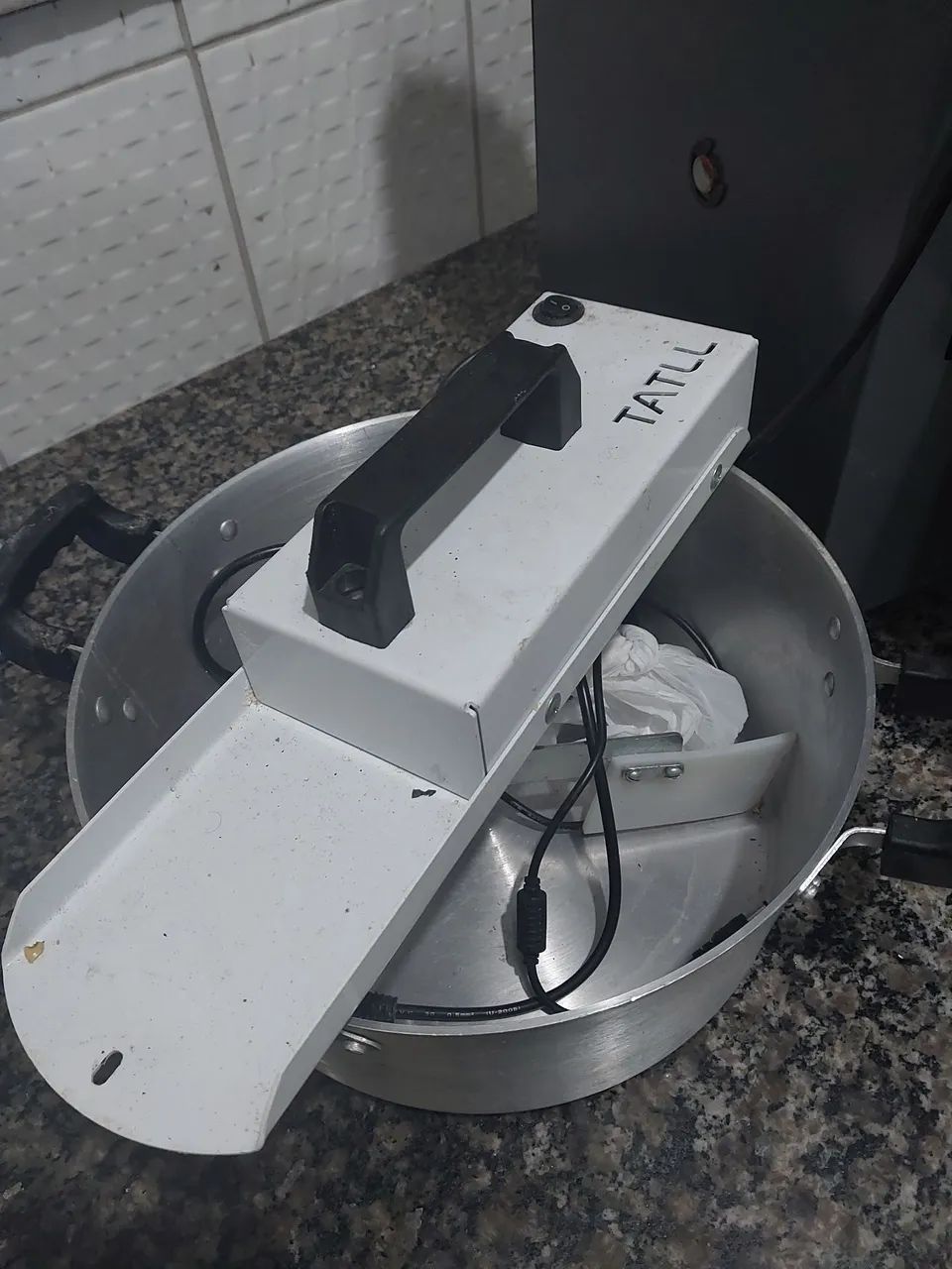 Masseira e Máquina de Salgados Novas - Nunca Usadas