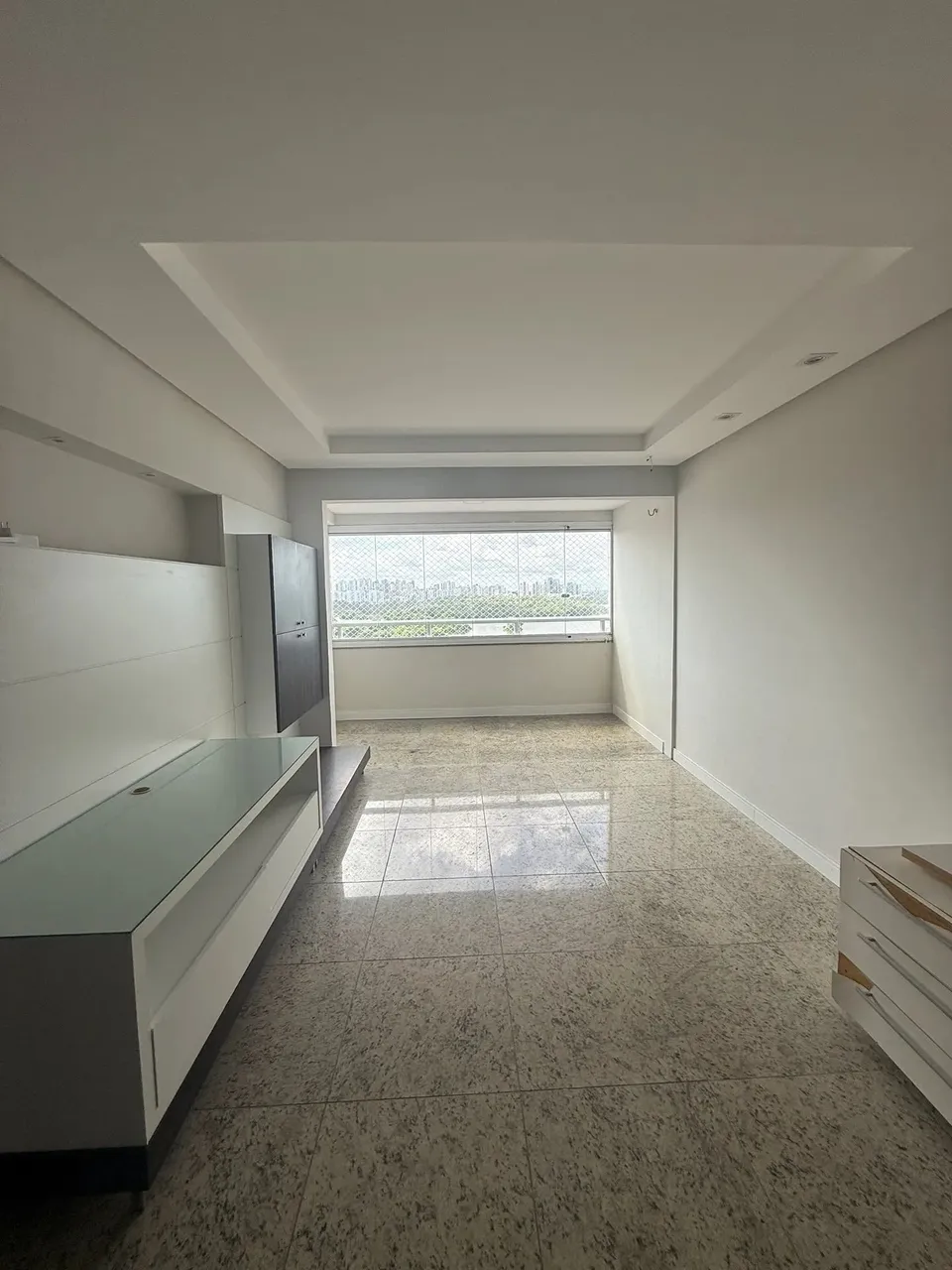ALUGO OU VENDO APARTAMENTO NA PONTA DA AREIA COM 3 QUARTOS