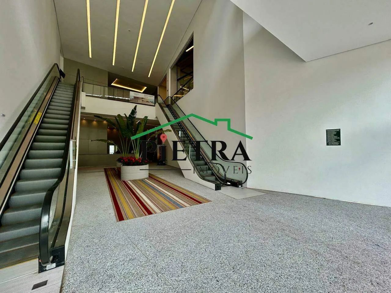 Sala ampla e excelente localização - Foto 3