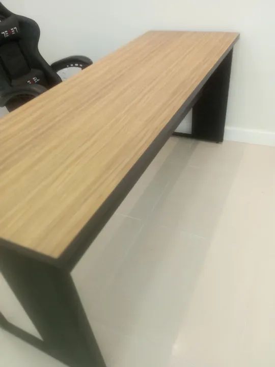 Mesa de Escritório Moderna com Estrutura em Aço Preto - Foto 2