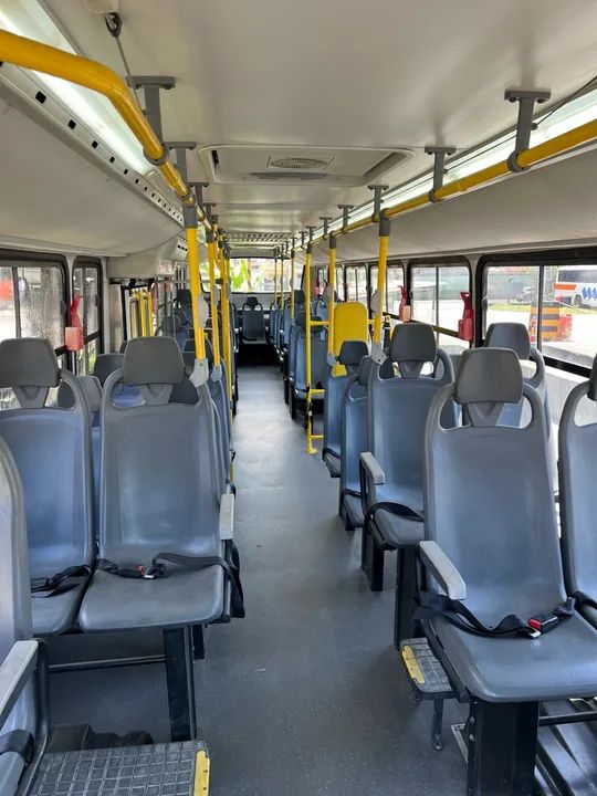 Ônibus urbano de fretamento muito novo único dono . - Foto 8