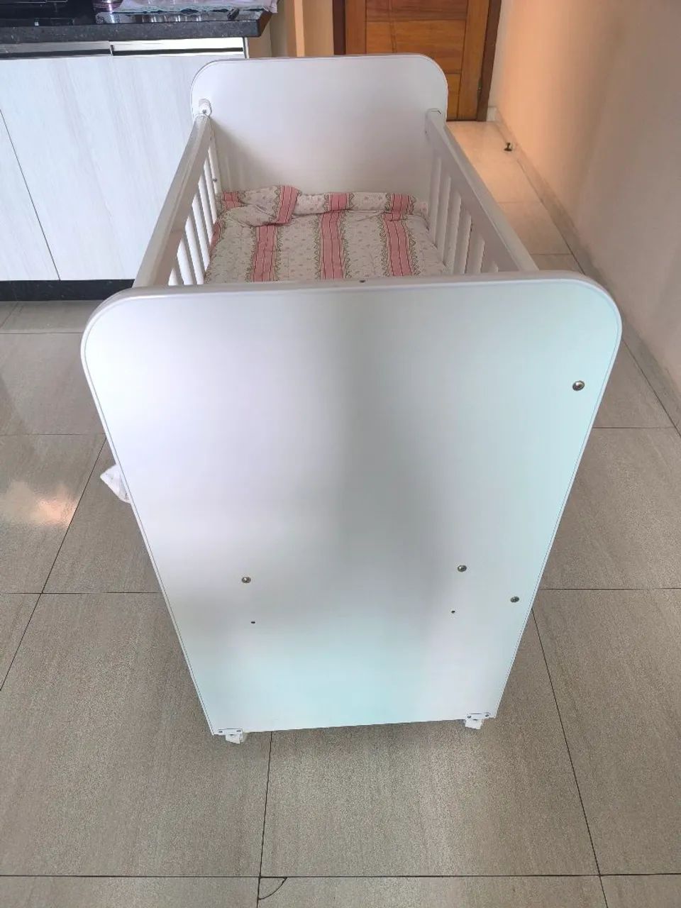 Mini berço com lateral retrátil  - Foto 2