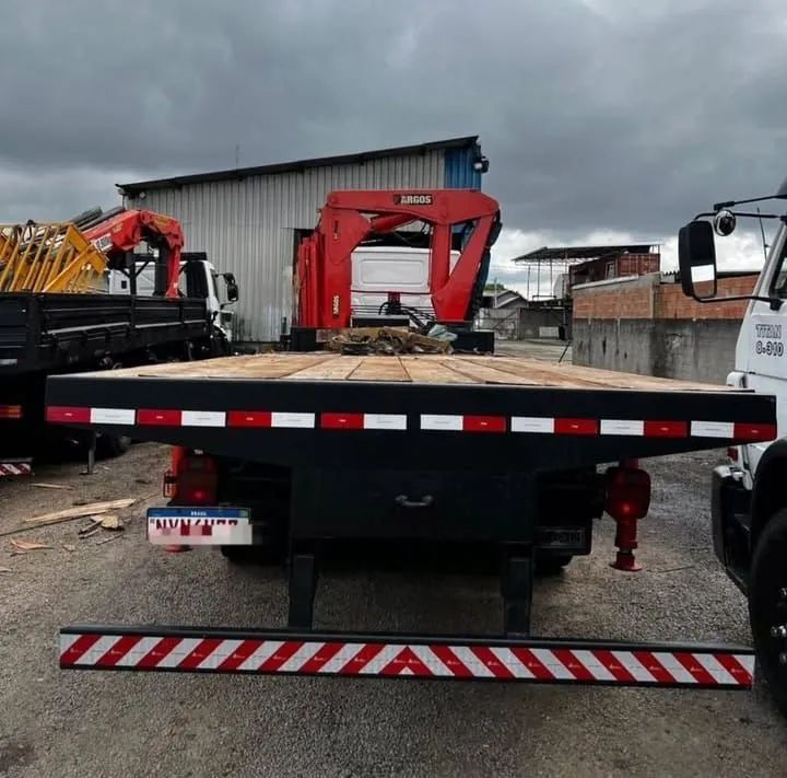 Vw 24.250 carroceria munk 6x2 ano 2011 - Foto 6