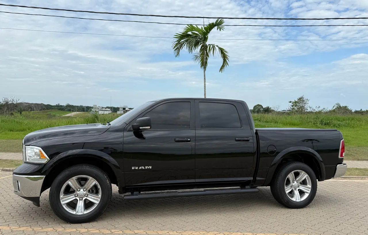 RAM CLASSIC LARAMIE 5.7 4x4 AUT. 2023 - Foto 3