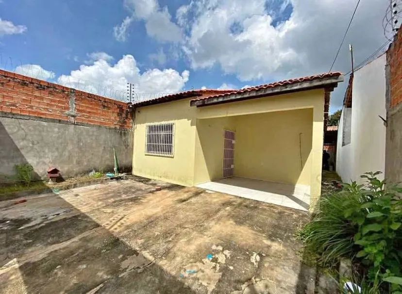 CASA NO DISTRITO F