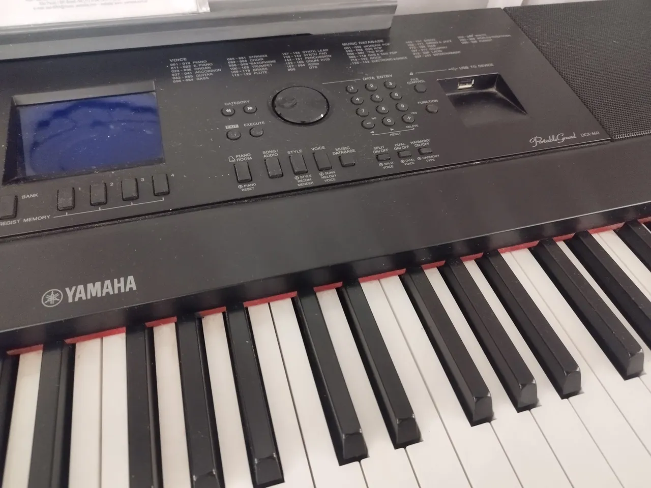 Teclado Yamaha Portable Grand DGX-660