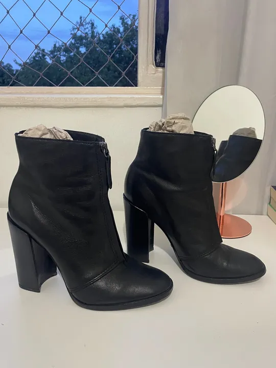 Bota de Couro Preta Schütz - Tamanho 35
