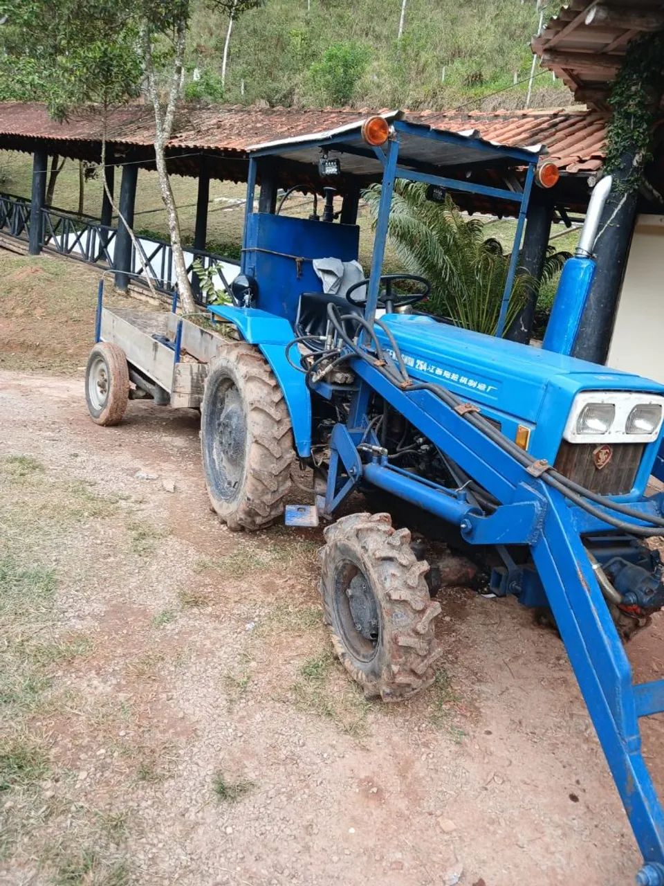 Trator Agrícola com Caçamba  4x4 azul Feng Shou - Foto 5