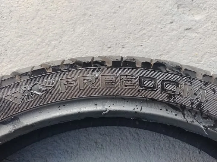 Vende-se pneu para moto 90/90-18