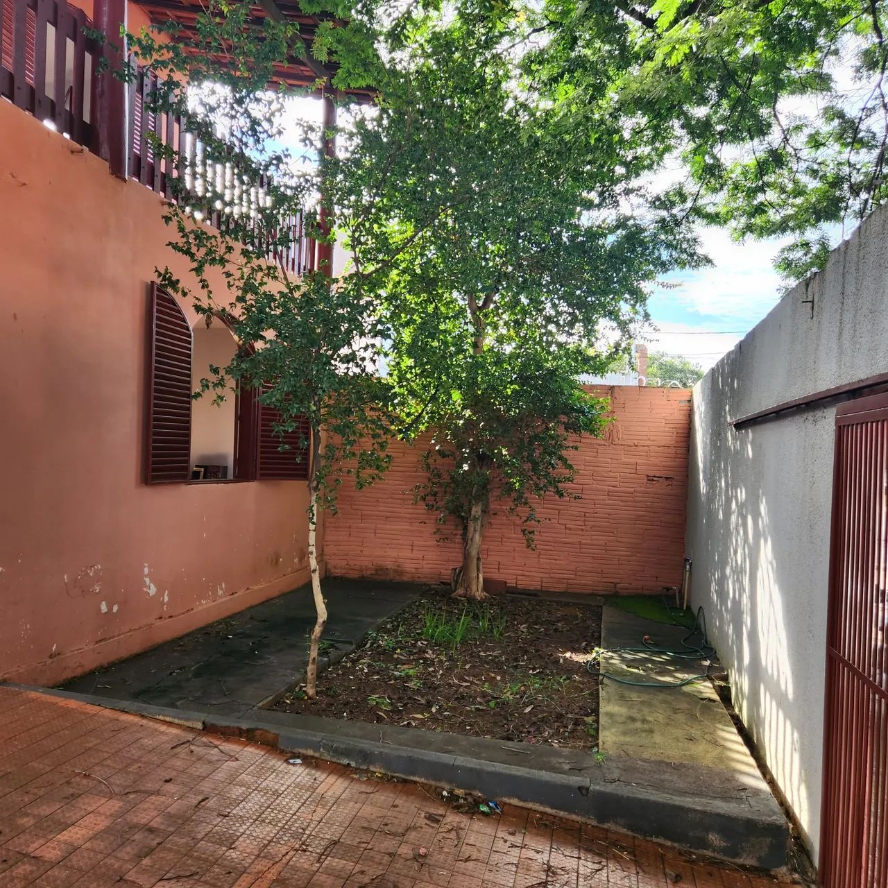 Vendo Sobrado localizado no Jardim América, esquina.com Avenida C-205 e próximo ao SEBRAE  - Foto 2