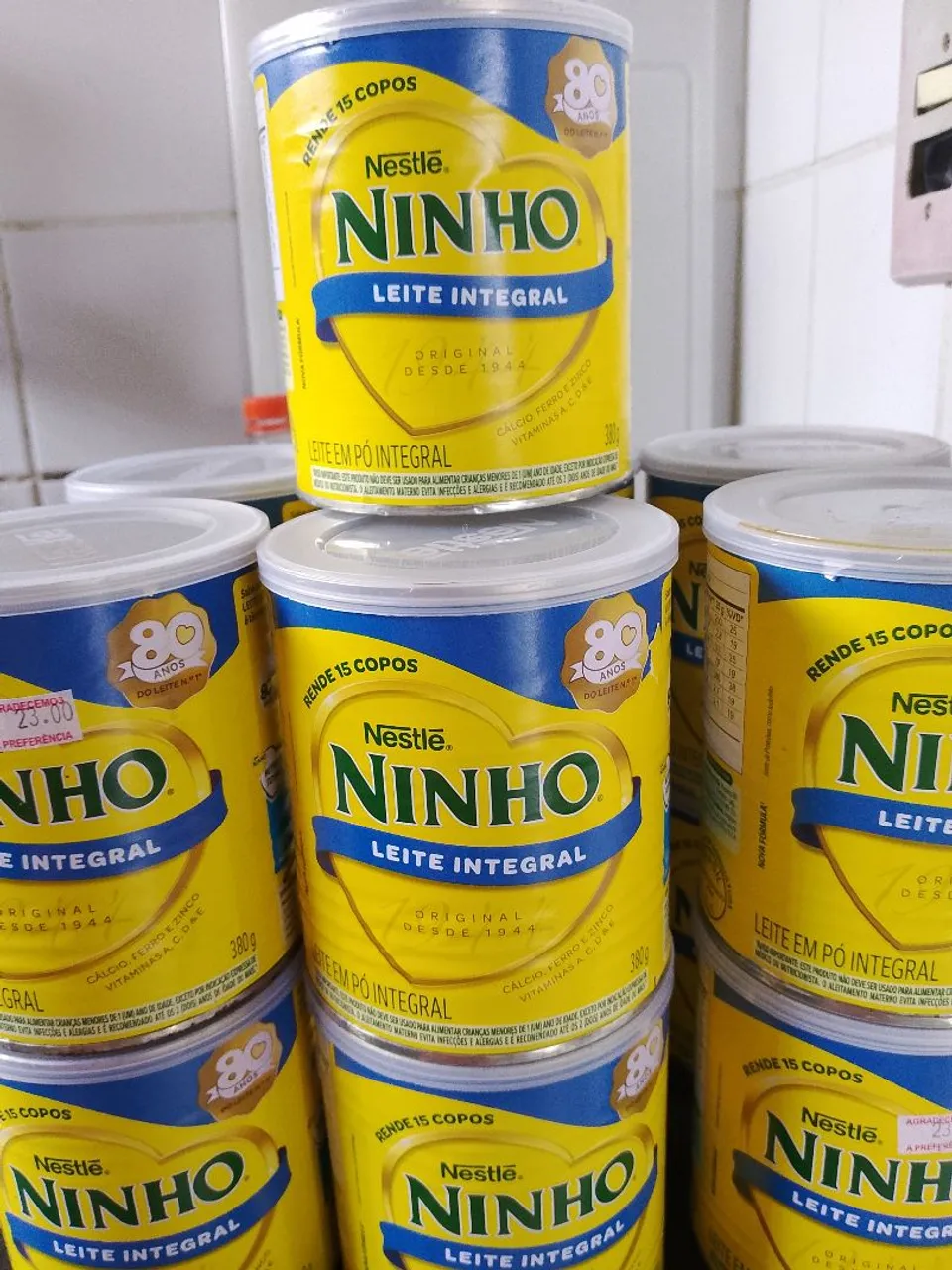 Latas de leite ninho