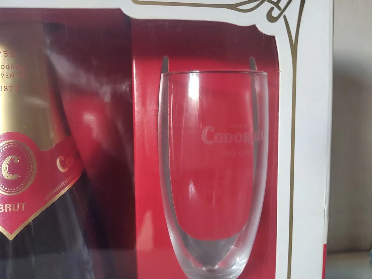 Kit Espumante Cava Codorniu Clássico Brut com 2 Taças - Foto 5