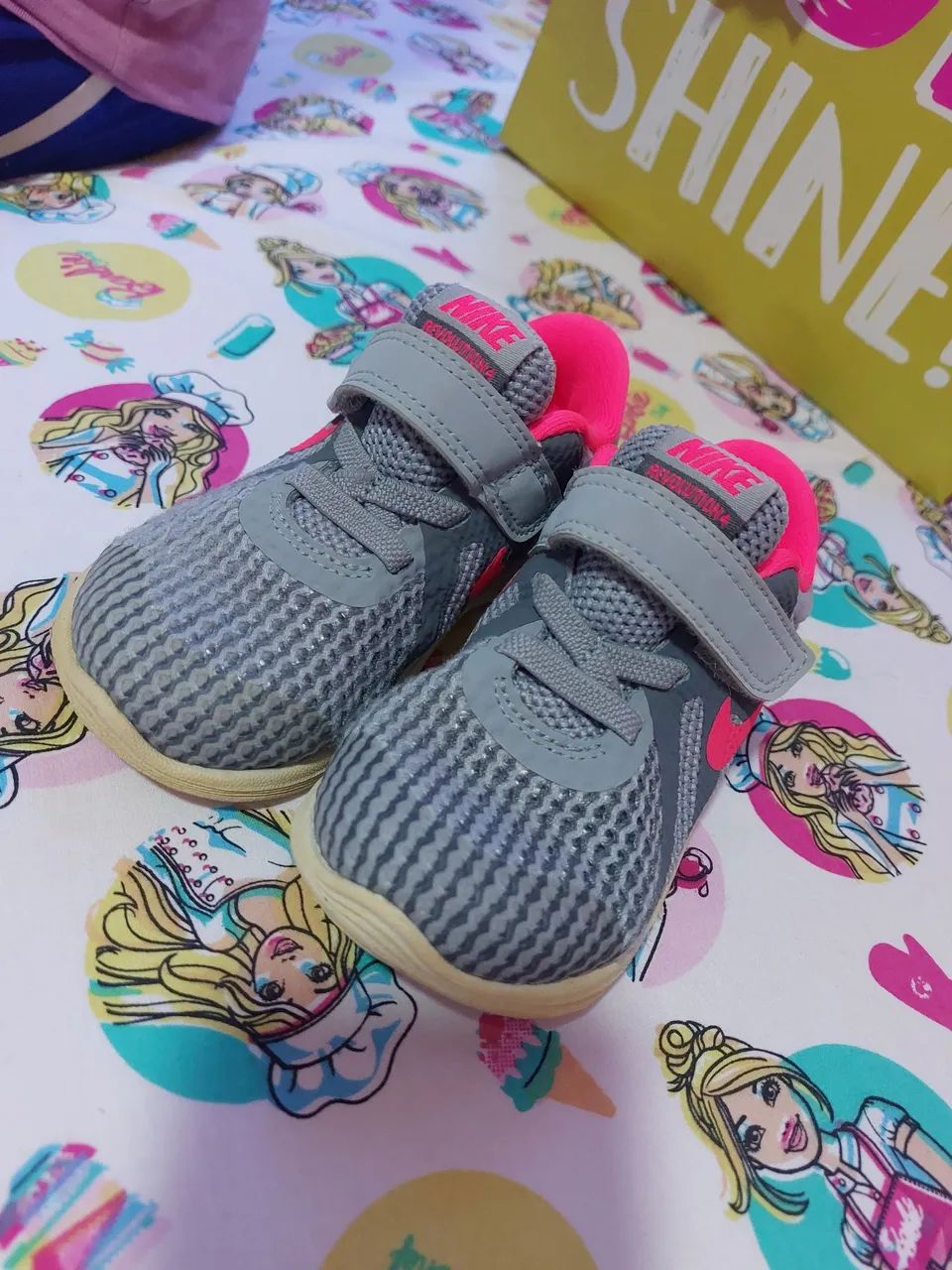 Tênis Nike Infantil - Tamanho 24 - Cinza e Rosa