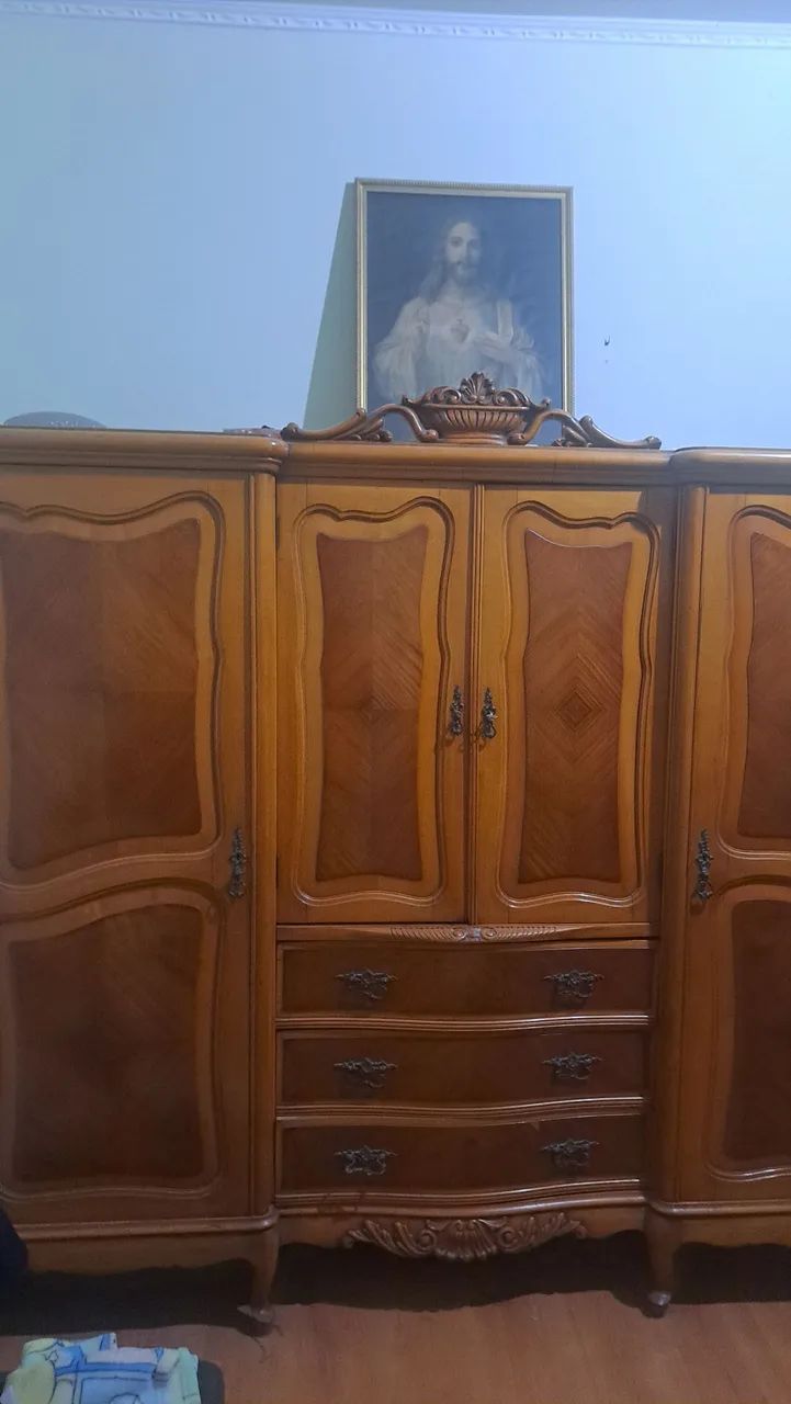 Guarda-Roupa Clássico em Madeira