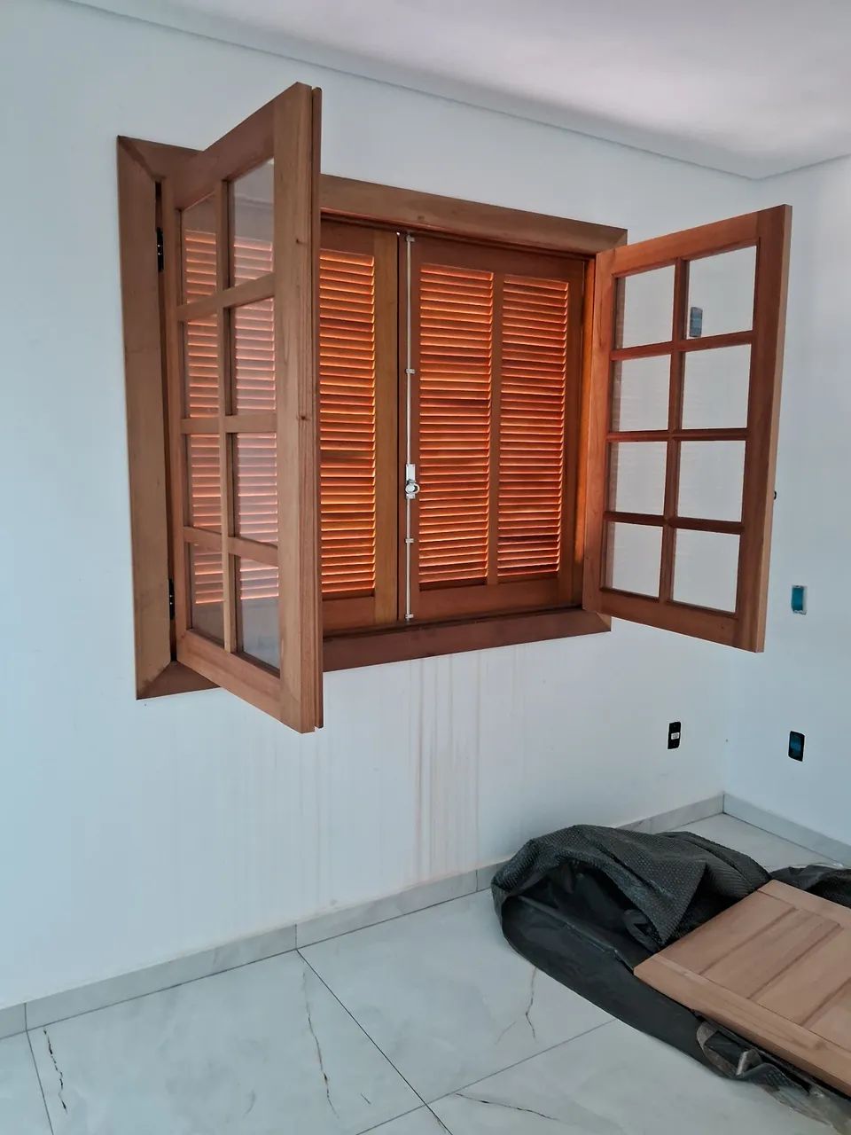Janela Madeira Maciça 