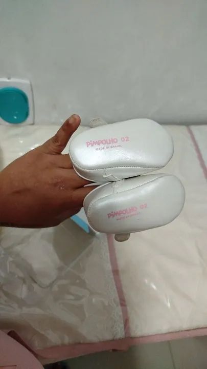 Sapatilhas de Bebê - Brancas com Laço - Foto 2
