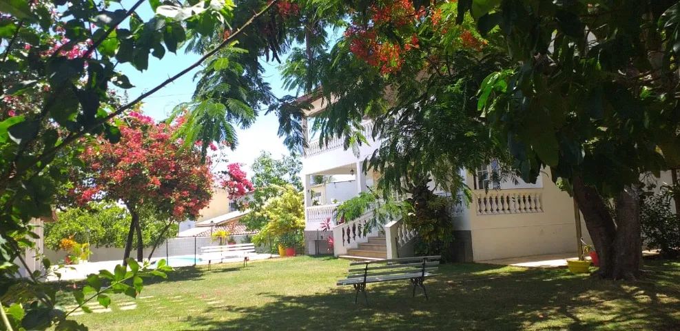 7/4 6 suites  5 c/ar  wi-fi 900m praia piscina churrasqueira  área verde 7 vagas  garagem  - Foto 2
