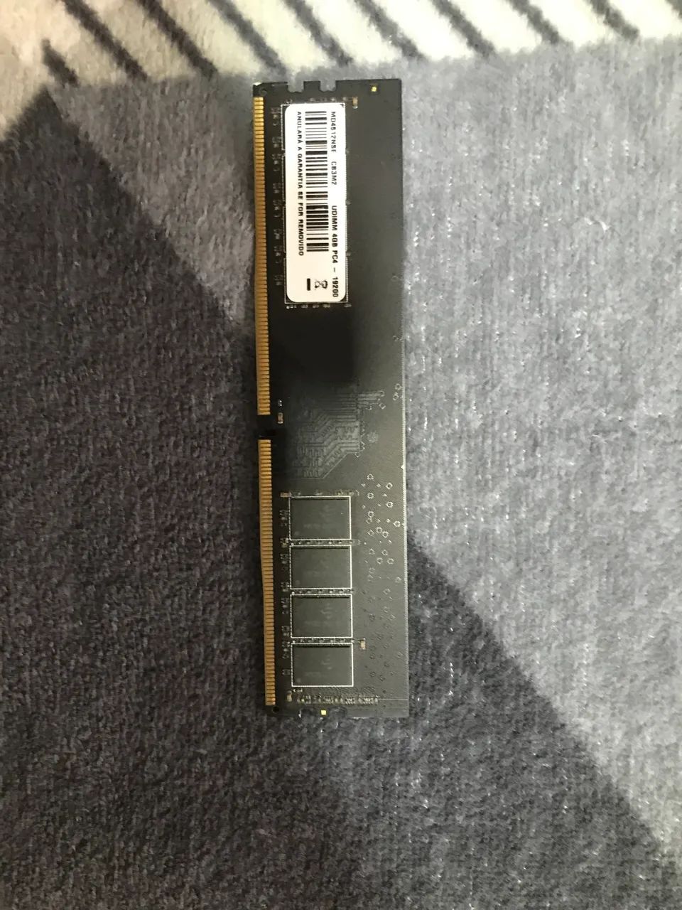Vendo memória DDR4 de 4 Gb.