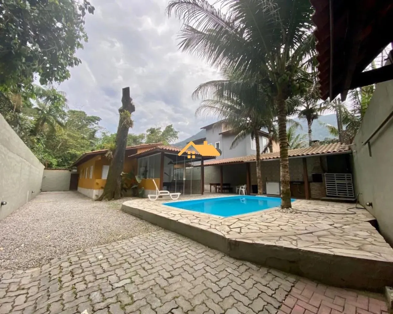 Imperdível Casa à Venda em Maresias, São Sebastião-SP: 4 Quartos, 2 Suítes, 3 Salas, 3 Ban