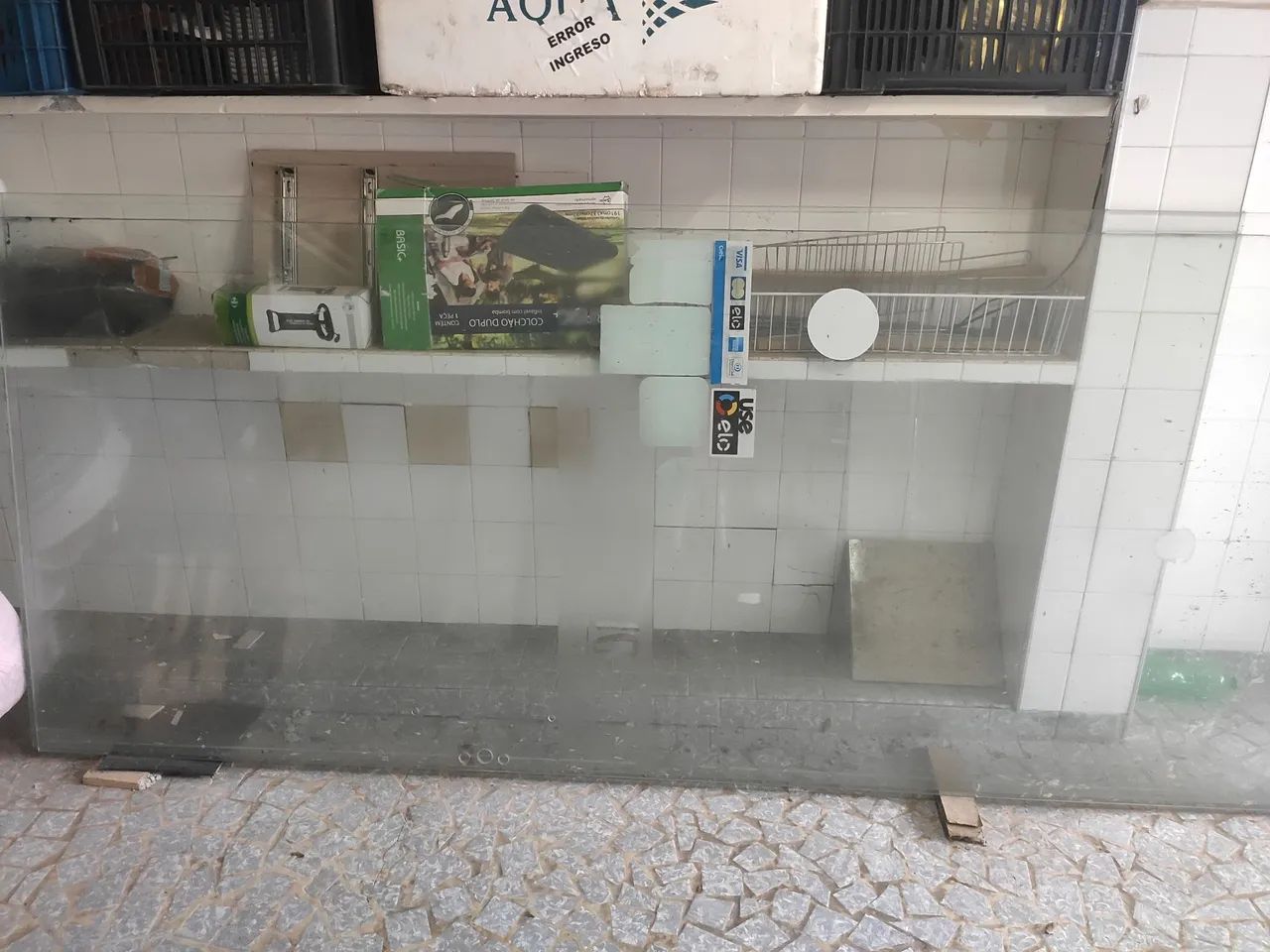 2 Porta de vidro temperado uma fixa outroa de correr usada