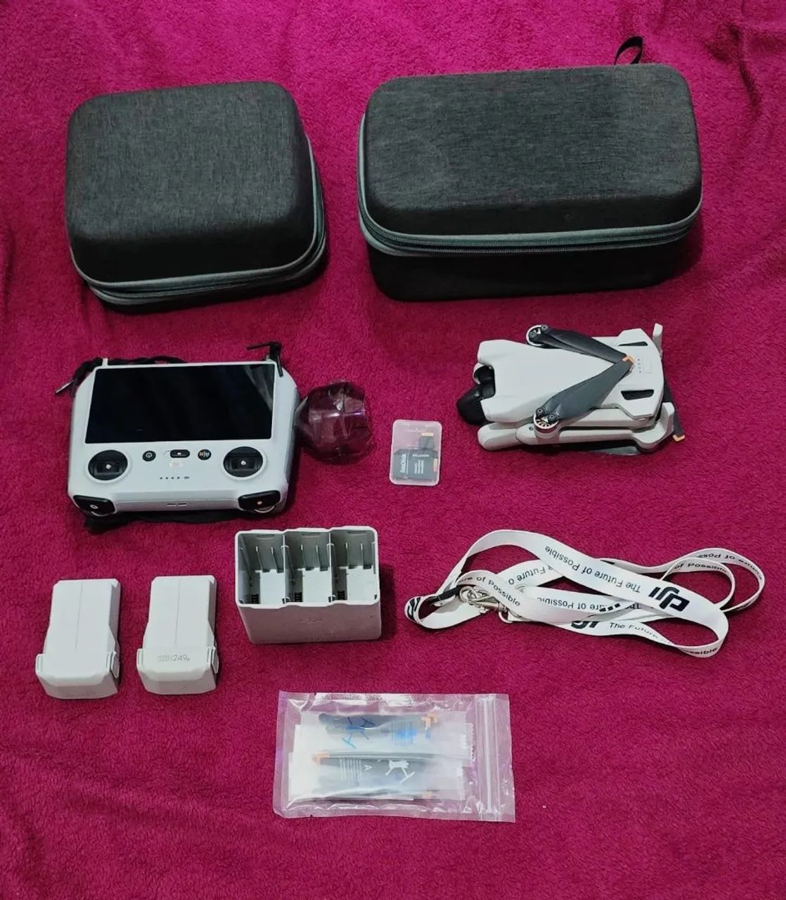 Drone DJI Mini 3 Pro com acessórios combo fly