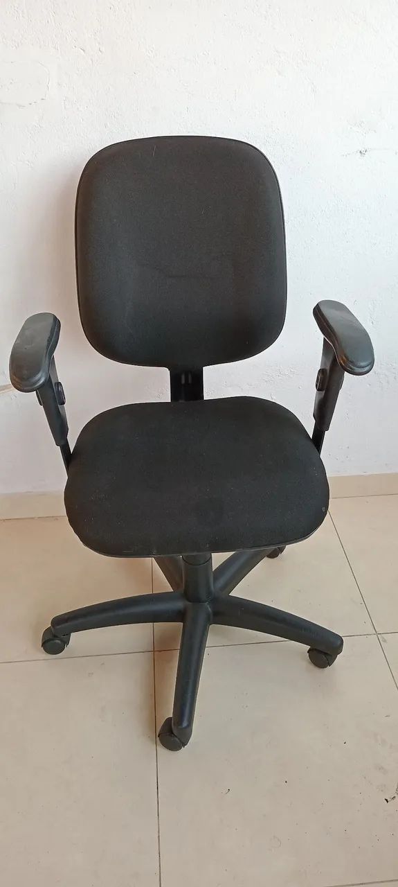 Cadeira de Escritório Preto com Rodinhas