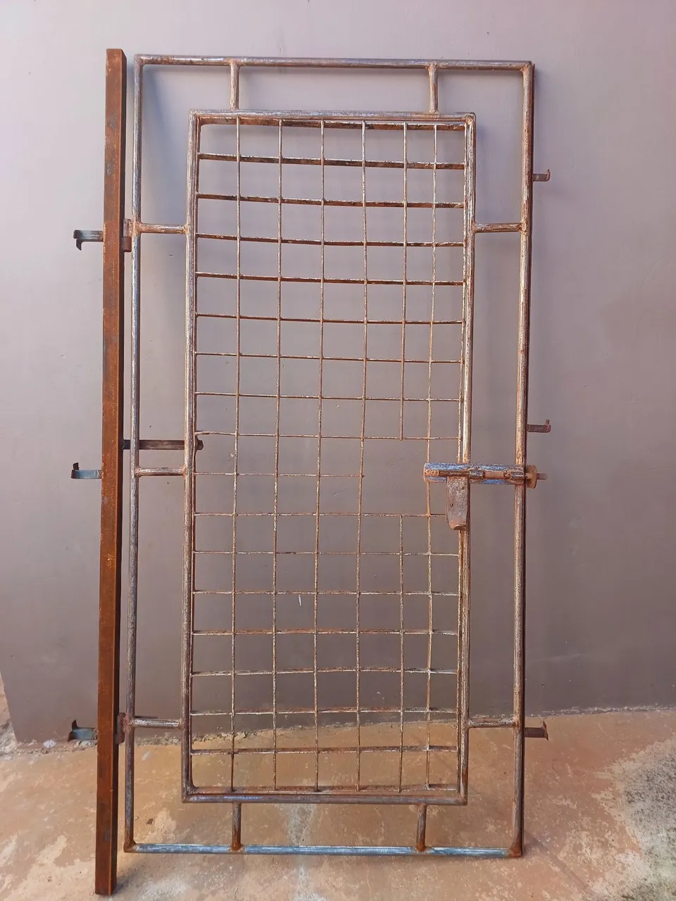 Portão de ferro para construção