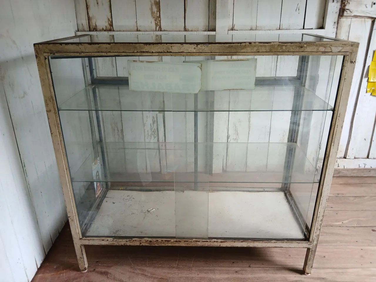 Vitrine  64242098163713120