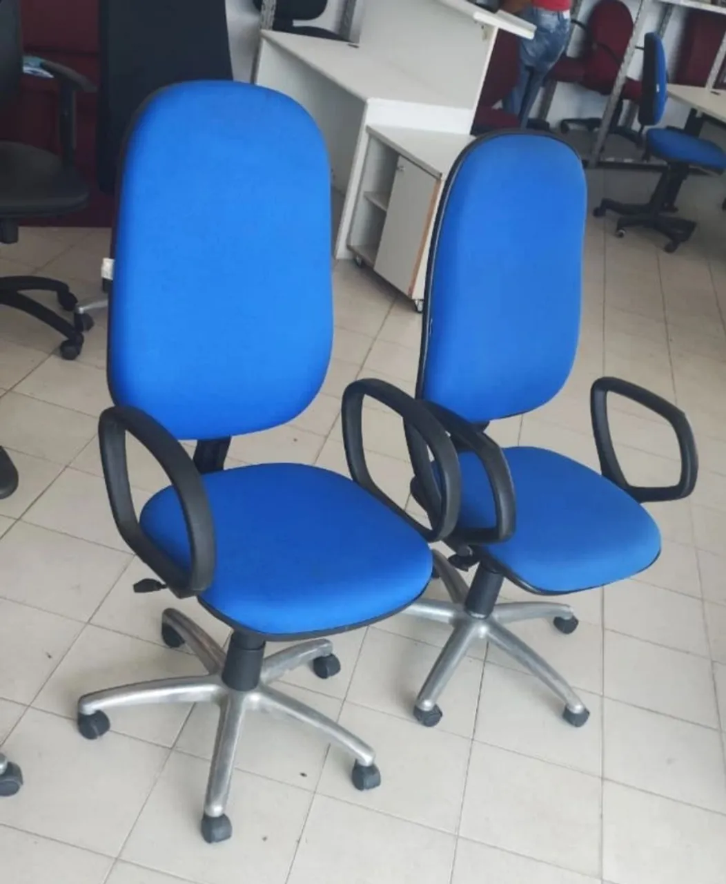 Cadeira diretor - Oferta - R$399,90 cada
