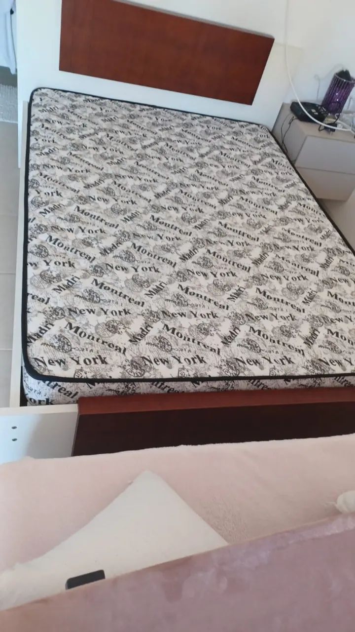 Cama de casal, de mdf pesado, com colchão florido, 1,38, em ótimo estado. - Foto 2