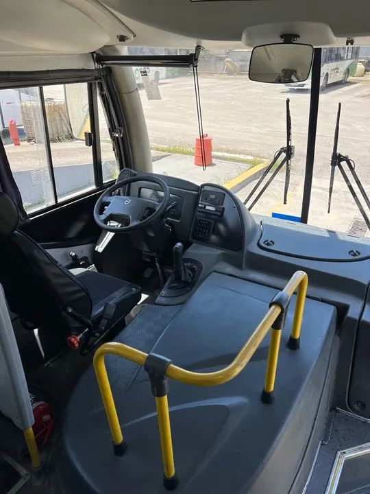 Ônibus urbano de fretamento muito novo único dono . - Foto 5