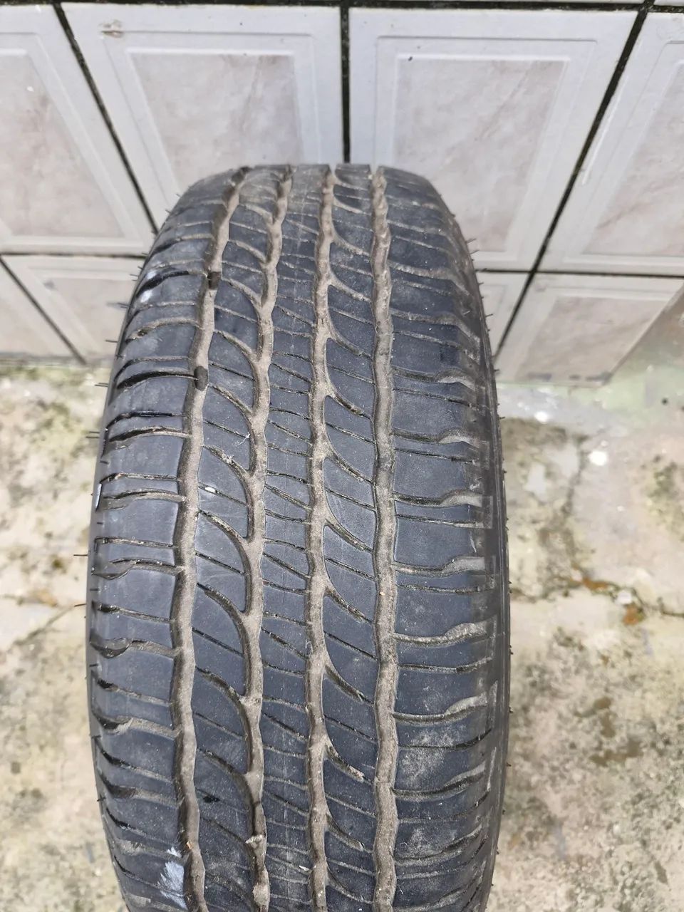 Pneu Michelin 195/60 R16 - Foto 4
