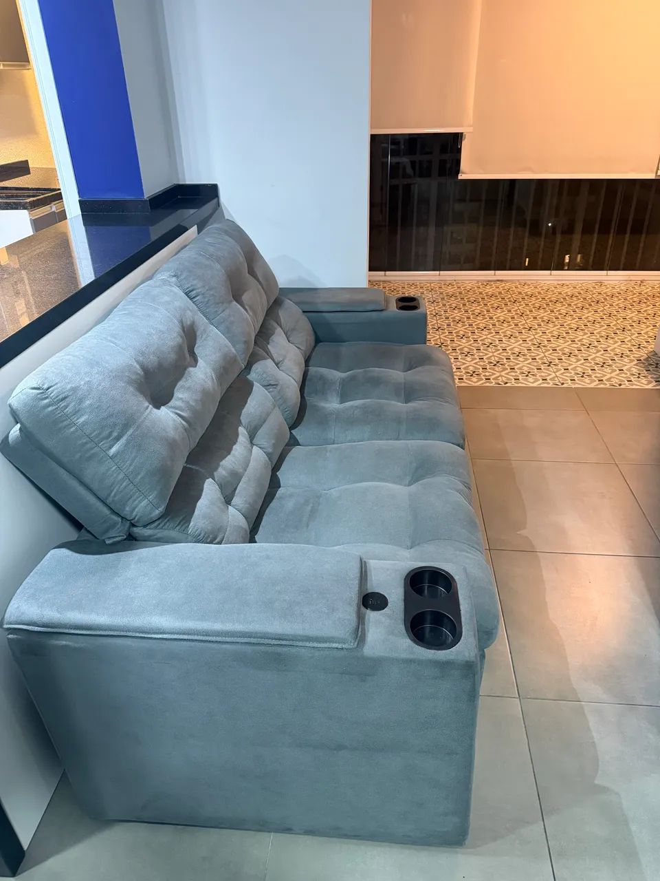 Urgente To de Mudança! Vendo Sofá 2 Lugares com Porta Copos e Entrada USB
