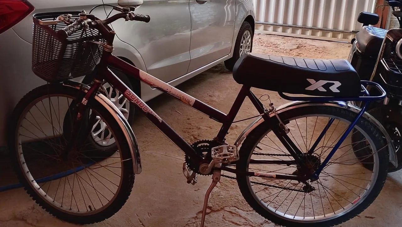Vendo bicicleta com acessórios  - Foto 2