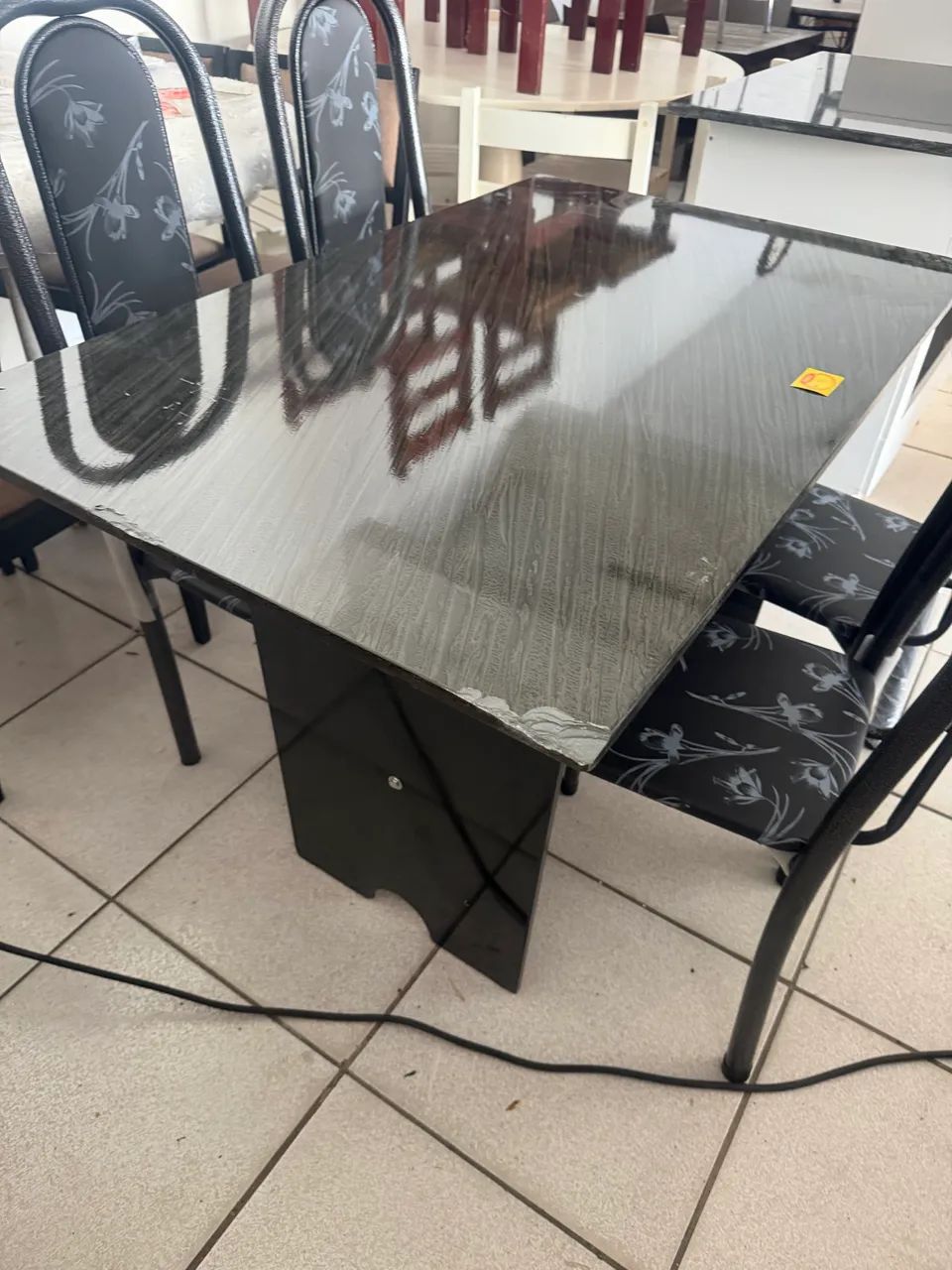 Mesa de Mármore 4 Cadeiras Base de Mármore Top de Linha Novinha - Foto 3