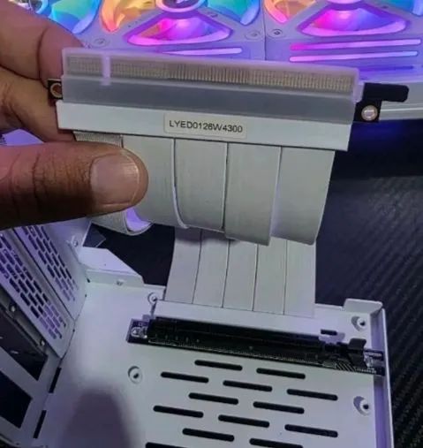 Suporte Vertical GPU Lian Li Universal PCIe 4.0 Branco - Original. - Foto 4