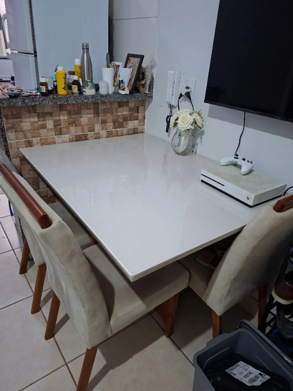 VENDO MESA 4 CADEIRAS - Foto 2