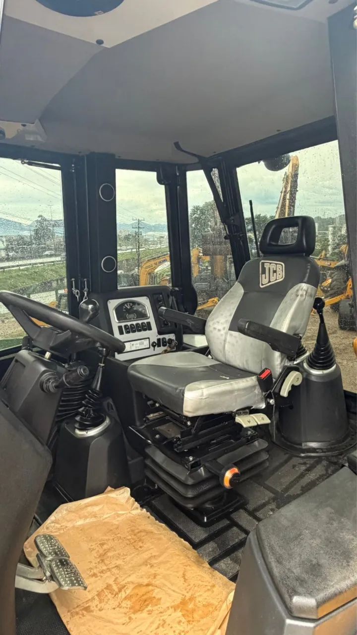 Retroescavadeira Jcb 3cx   - Foto 5