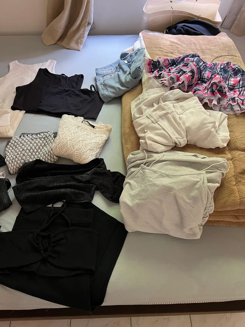 Lote com 23 peças de roupas pp e p - Foto 2