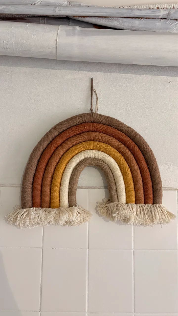 Arco íris gigante de macramê 