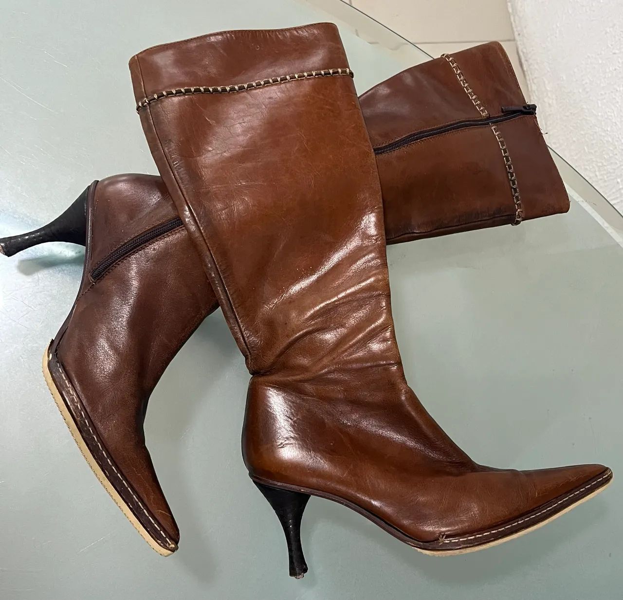 Bota de couro ZARA. Cano longo.