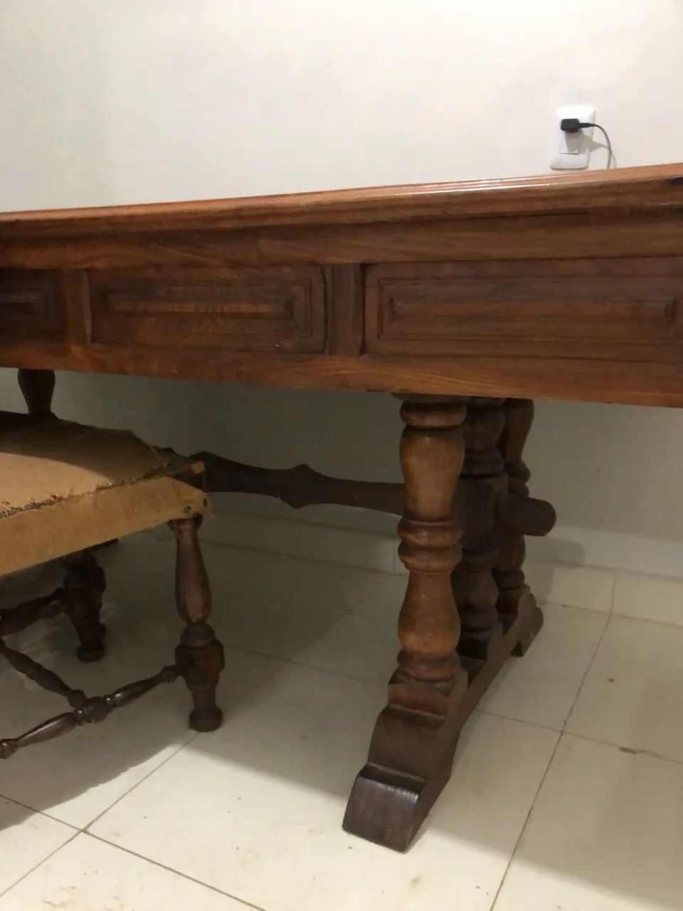 Mesa de madeira com 6 cadeiras - Foto 4